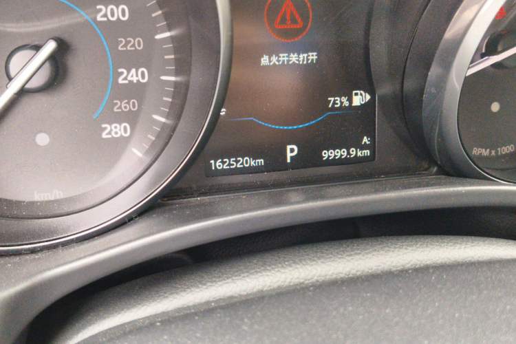 Used Jaguar XE 2018 2.0T 250 PS Two-Wheel-Drive R-Sport Sport Edition Odometer Close Up