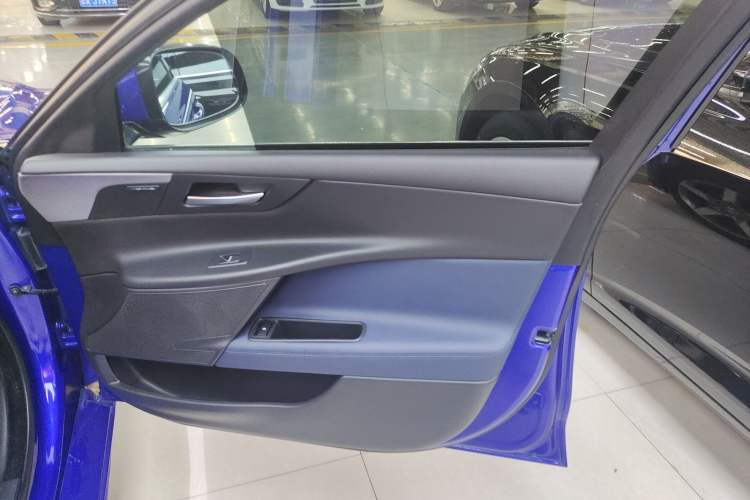 Used Jaguar XE 2018 2.0T 250 PS Two-Wheel-Drive R-Sport Sport Edition Right Front Door Interior