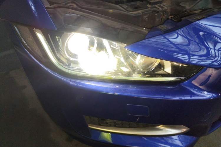 Used Jaguar XE 2018 2.0T 300 PS All-Wheel-Drive R-Sport Sport Edition Right Front Headlight