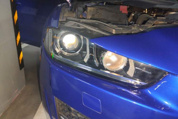Used Jaguar XE 2018 2.0T 300 PS All-Wheel-Drive R-Sport Sport Edition Right Front Headlight