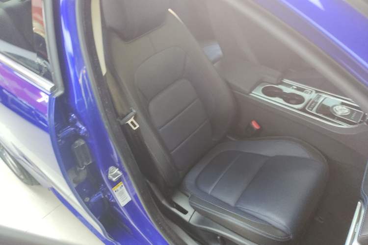 Used Jaguar XE 2018 2.0T 250 PS Two-Wheel-Drive R-Sport Sport Edition Right Front Seat