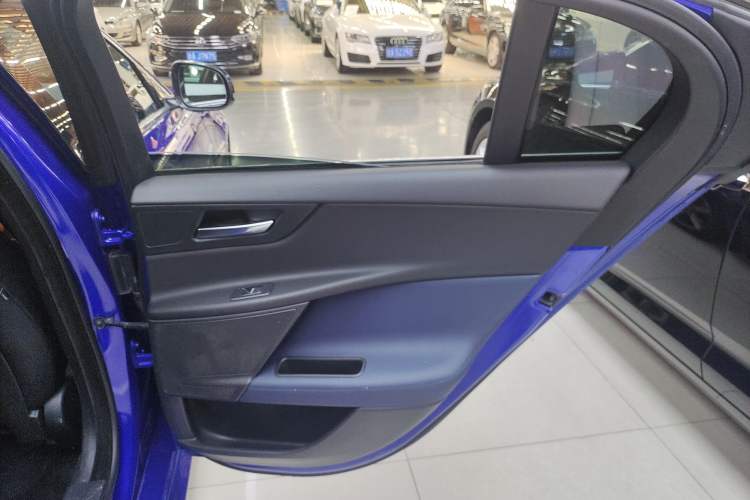 Used Jaguar XE 2018 2.0T 250 PS Two-Wheel-Drive R-Sport Sport Edition Right Rear Door Interior