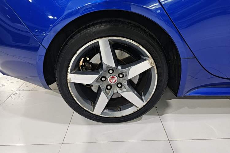 Used Jaguar XE 2018 2.0T 250 PS Two-Wheel-Drive R-Sport Sport Edition Right Rear Wheel Hub
