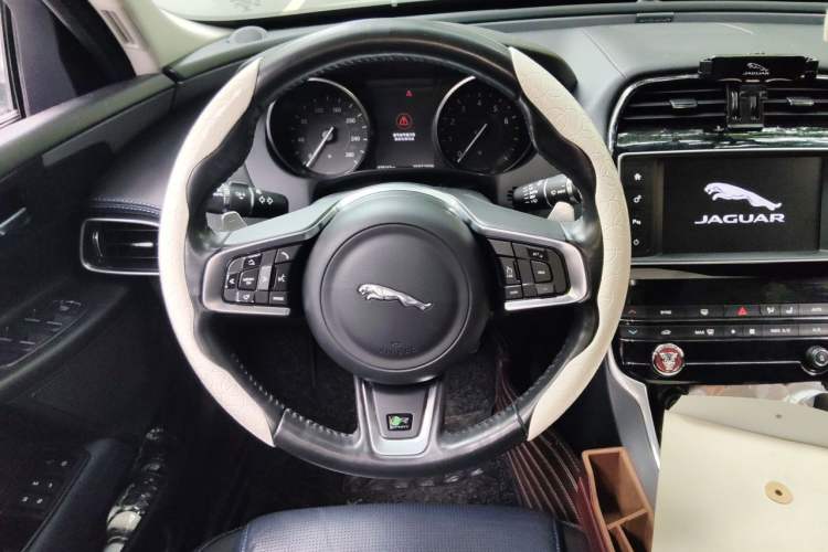 Used Jaguar XE 2018 2.0T 200 PS Two-Wheel-Drive R-Sport Sport Edition Steering Wheel