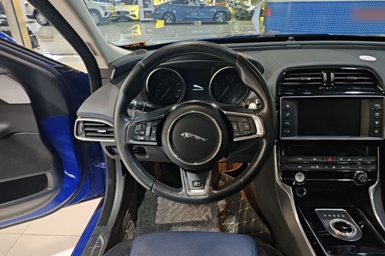 Used Jaguar XE 2018 2.0T 250 PS Two-Wheel-Drive R-Sport Sport Edition Steering Wheel