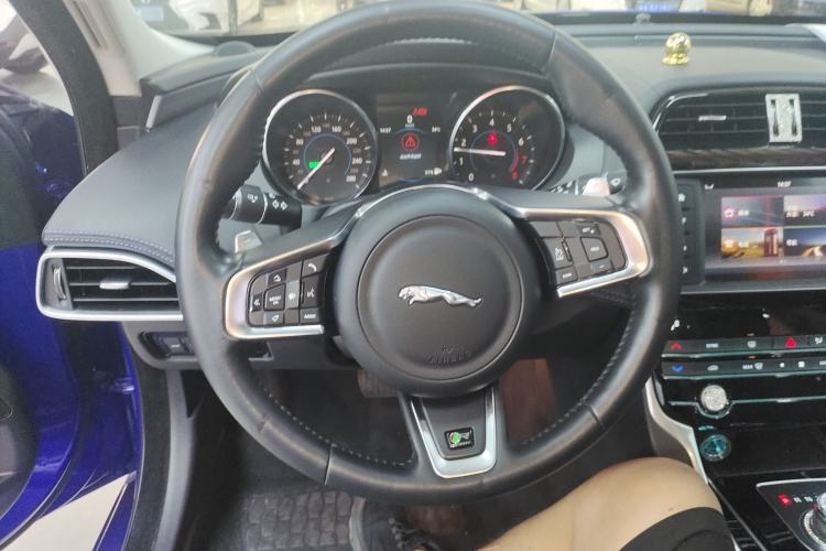 Used Jaguar XE 2018 2.0T 250 PS Two-Wheel-Drive R-Sport Sport Edition Steering Wheel