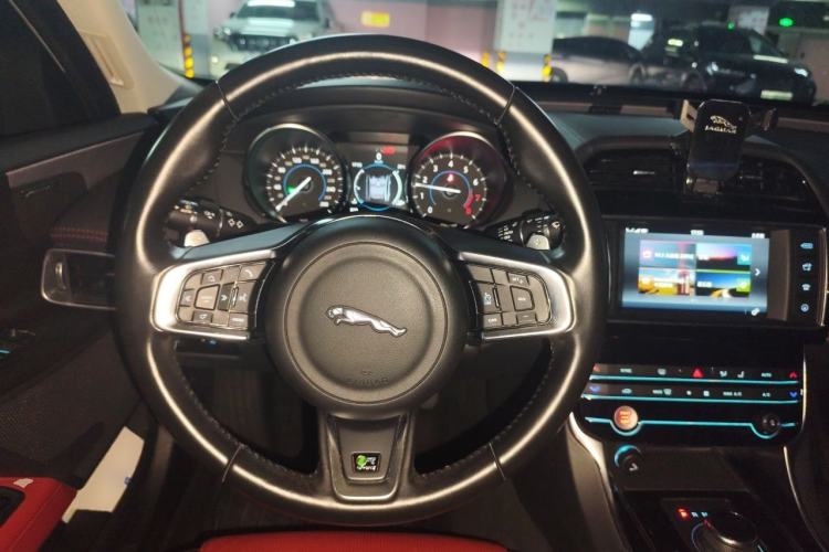 Used Jaguar XE 2018 2.0T 300 PS All-Wheel-Drive R-Sport Sport Edition Steering Wheel