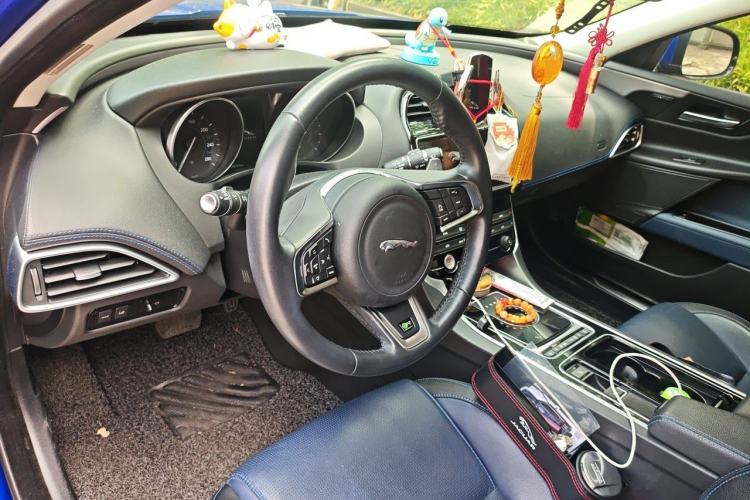 Used Jaguar XE 2018 2.0T 250 PS Two-Wheel-Drive R-Sport Sport Edition Steering Wheel