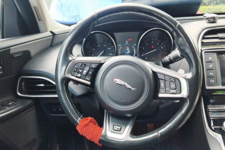 Used Jaguar XE 2018 2.0T 250 PS Two-Wheel-Drive R-Sport Sport Edition Steering Wheel