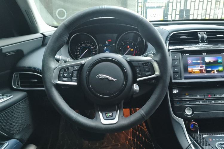 Used Jaguar XE 2018 2.0T 250 PS Two-Wheel-Drive R-Sport Sport Edition Steering Wheel