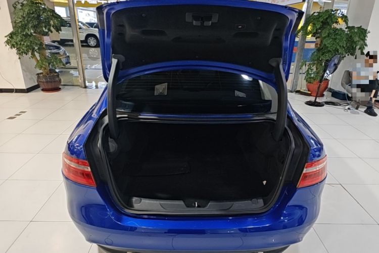 Used Jaguar XE 2018 2.0T 250 PS Two-Wheel-Drive R-Sport Sport Edition Trunk