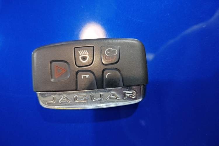 Used Jaguar XE 2018 2.0T 250 PS Two-Wheel-Drive R-Sport Sport Edition Vehicle Key