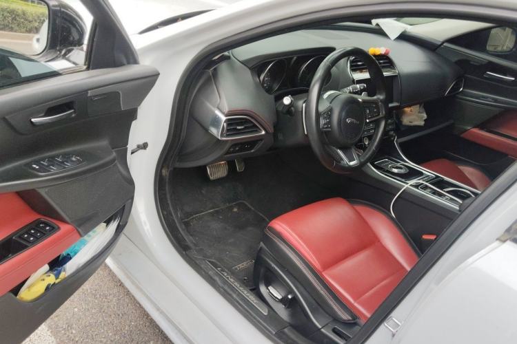 Used Jaguar XE 2018 2.0T 300 PS All-Wheel-Drive R-Sport Sport Edition Driver Seat