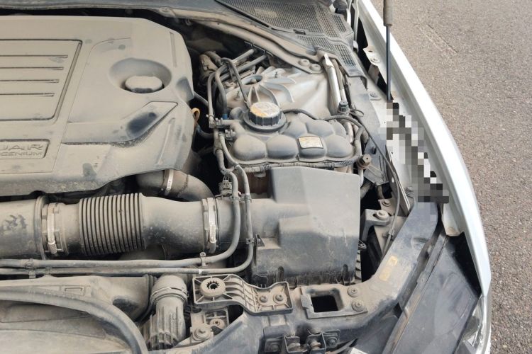 Used Jaguar XE 2018 2.0T 300 PS All-Wheel-Drive R-Sport Sport Edition Engine Bay Left