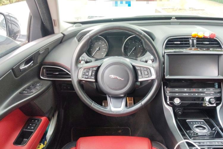 Used Jaguar XE 2018 2.0T 300 PS All-Wheel-Drive R-Sport Sport Edition Steering Wheel
