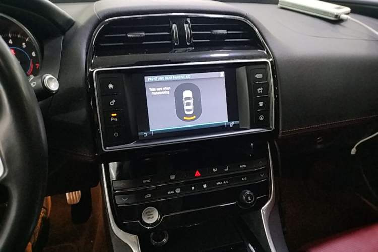 Used Jaguar XE 2018 2.0T 200 PS Two-Wheel-Drive R-Sport Sport Edition Audio And AC Panel