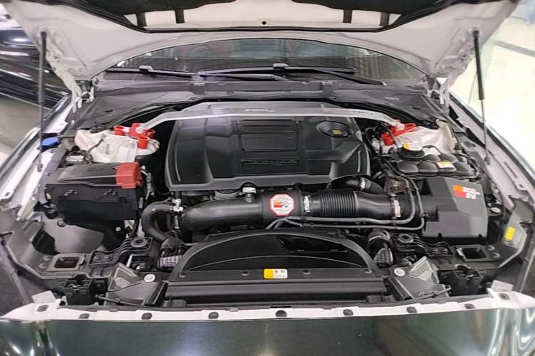 Used Jaguar XE 2018 2.0T 200 PS Two-Wheel-Drive R-Sport Sport Edition Engine Bay