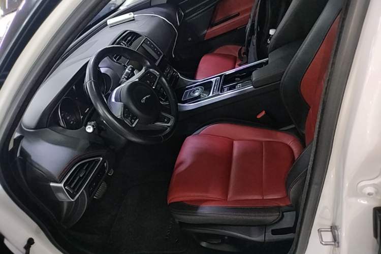 Used Jaguar XE 2018 2.0T 200 PS Two-Wheel-Drive R-Sport Sport Edition Left Front Seat