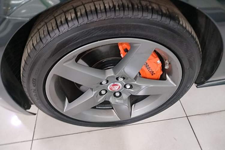 Used Jaguar XE 2018 2.0T 200 PS Two-Wheel-Drive R-Sport Sport Edition Left Front Wheel Hub