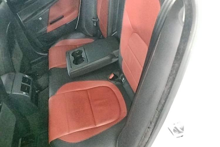 Used Jaguar XE 2018 2.0T 200 PS Two-Wheel-Drive R-Sport Sport Edition Left Rear Seat