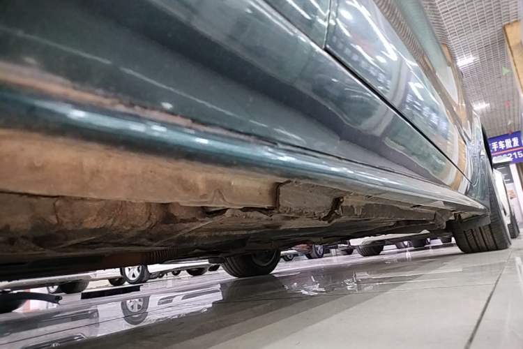 Used Jaguar XE 2018 2.0T 200 PS Two-Wheel-Drive R-Sport Sport Edition Left Side Sill