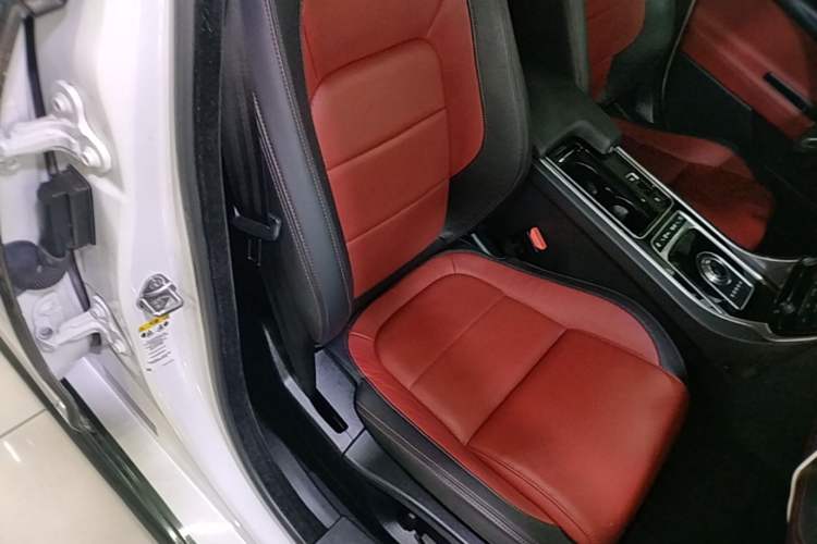 Used Jaguar XE 2018 2.0T 200 PS Two-Wheel-Drive R-Sport Sport Edition Right Front Seat