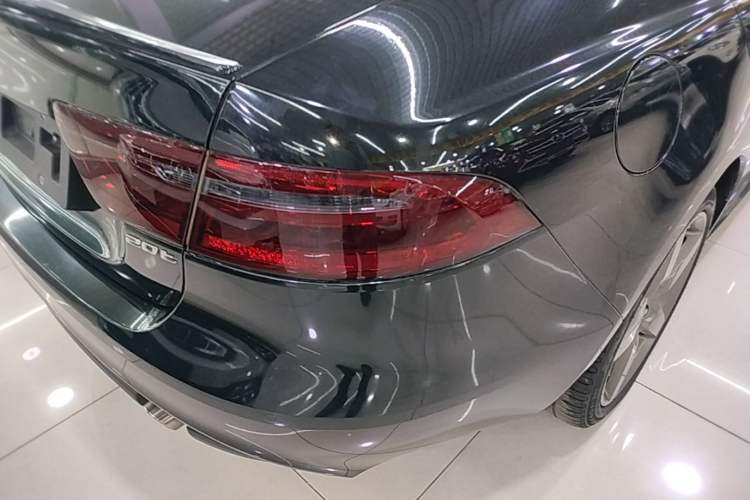 Used Jaguar XE 2018 2.0T 200 PS Two-Wheel-Drive R-Sport Sport Edition Right Rear Taillight
