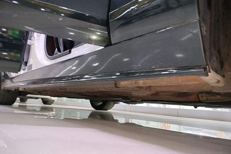 Used Jaguar XE 2018 2.0T 200 PS Two-Wheel-Drive R-Sport Sport Edition Right Side Sill