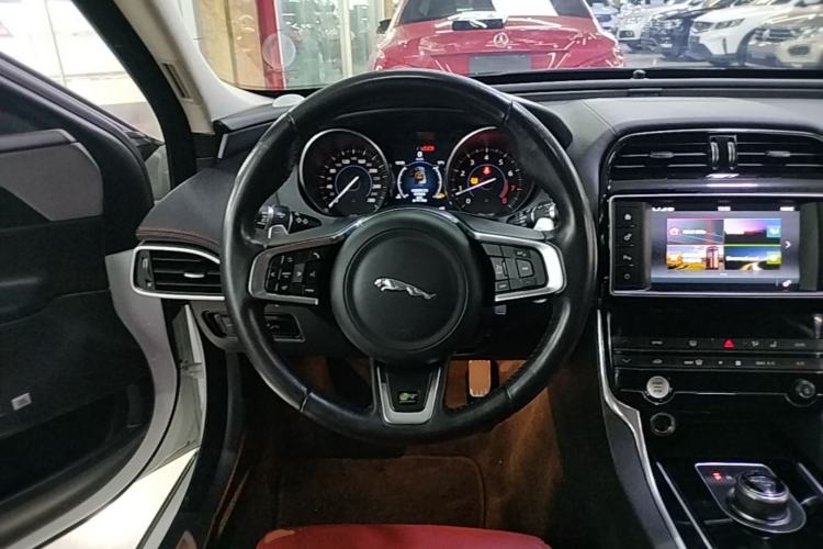 Used Jaguar XE 2018 2.0T 200 PS Two-Wheel-Drive R-Sport Sport Edition Steering Wheel