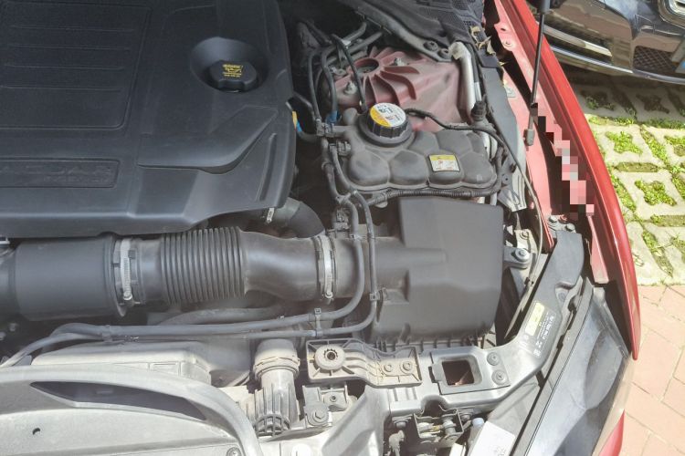 Used Jaguar XE 2018 2.0T 300 PS All-Wheel-Drive R-Sport Sport Edition Engine Bay Left