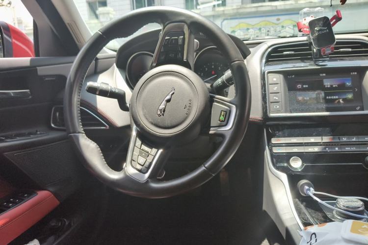 Used Jaguar XE 2018 2.0T 300 PS All-Wheel-Drive R-Sport Sport Edition Steering Wheel