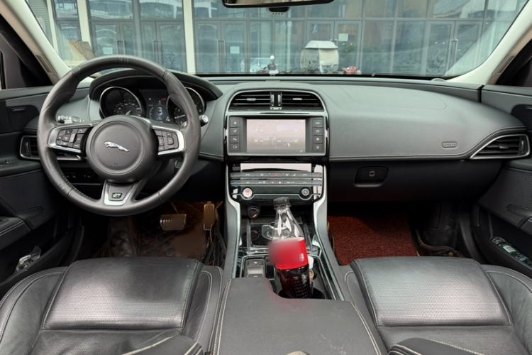 Used Jaguar XE 2018 2.0T 300 PS All-Wheel-Drive R-Sport Sport Edition Audio And AC Panel