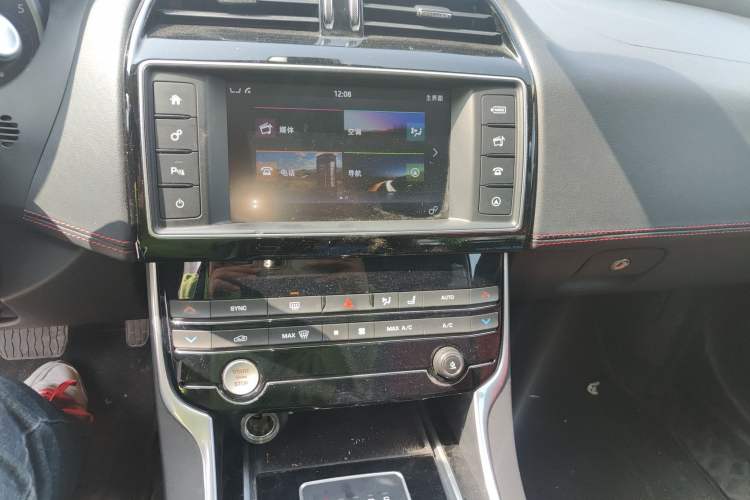 Used Jaguar XE 2018 2.0T 200 PS Two-Wheel-Drive R-Sport Sport Edition Audio And AC Panel