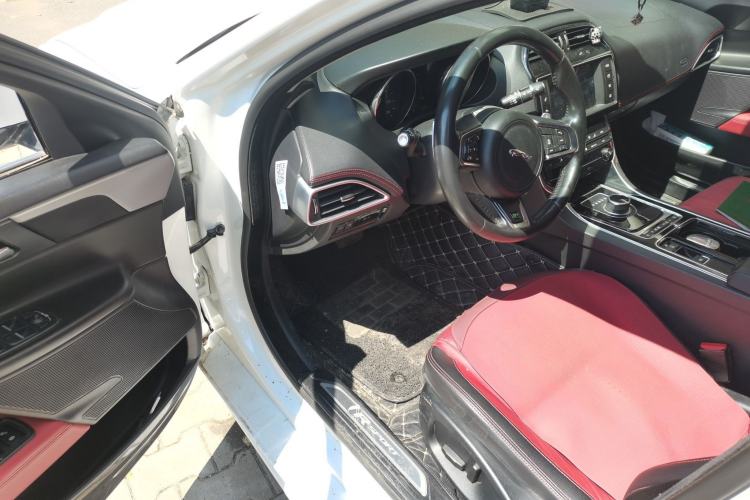 Used Jaguar XE 2018 2.0T 200 PS Two-Wheel-Drive R-Sport Sport Edition Driver Seat