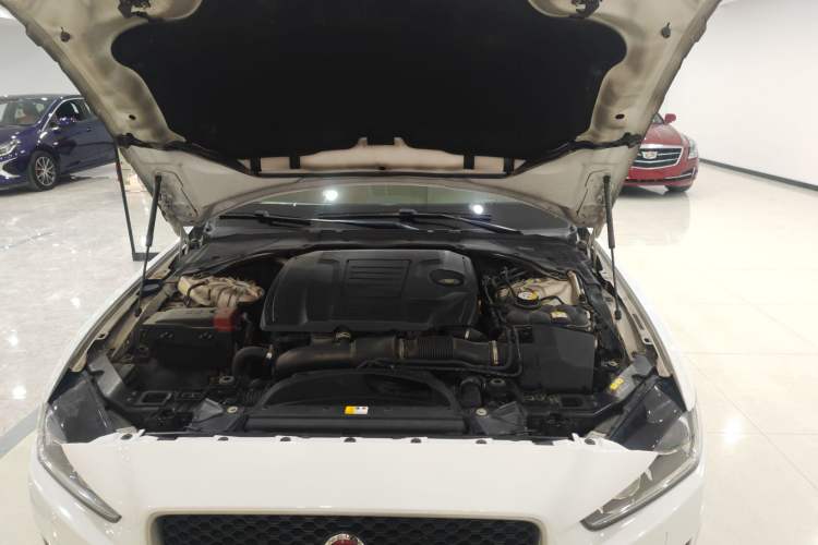 Used Jaguar XE 2018 2.0T 200 PS Two-Wheel-Drive R-Sport Sport Edition Engine Bay