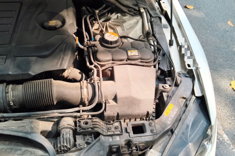 Used Jaguar XE 2018 2.0T 200 PS Two-Wheel-Drive R-Sport Sport Edition Engine Bay Left