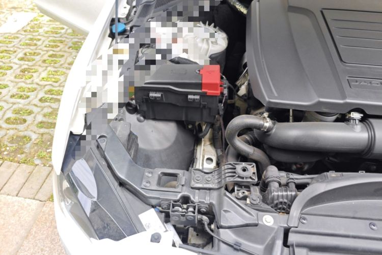 Used Jaguar XE 2018 2.0T 300 PS All-Wheel-Drive R-Sport Sport Edition Engine Bay Right
