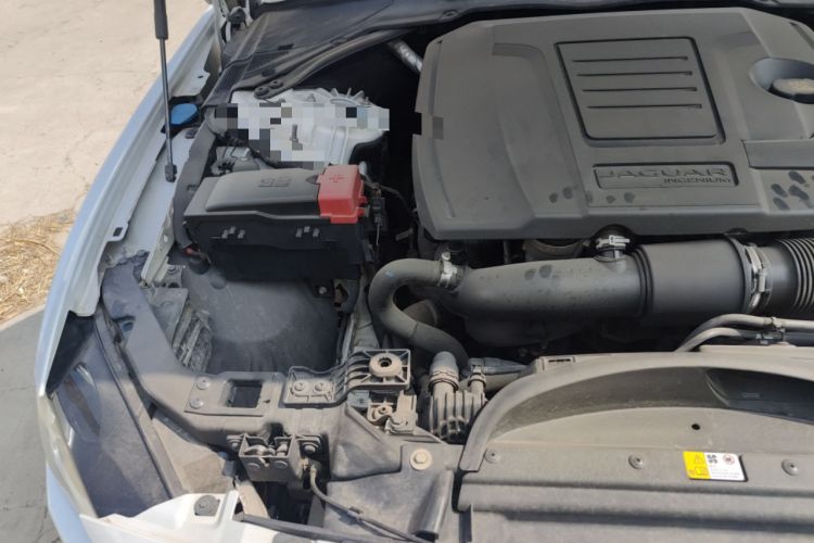 Used Jaguar XE 2018 2.0T 200 PS Two-Wheel-Drive R-Sport Sport Edition Engine Bay Right