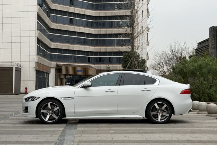 Used Jaguar XE 2018 2.0T 300 PS All-Wheel-Drive R-Sport Sport Edition Exterior 3