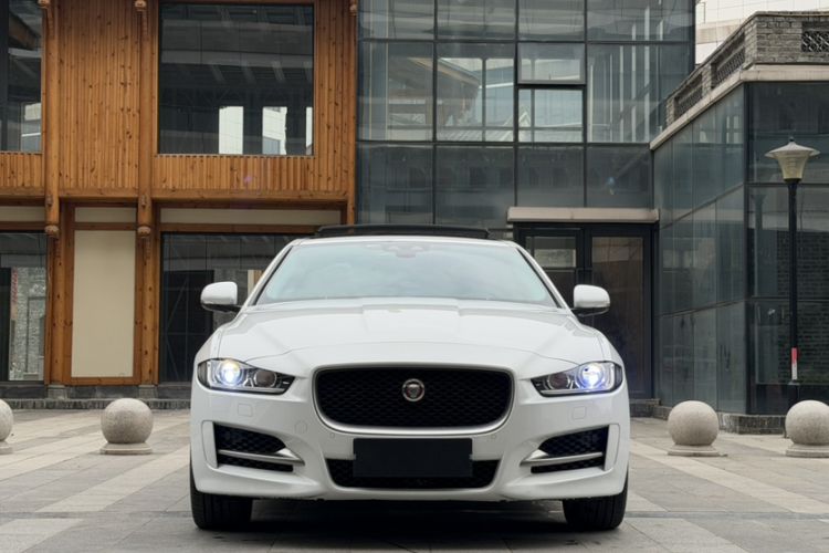 Used Jaguar XE 2018 2.0T 300 PS All-Wheel-Drive R-Sport Sport Edition Exterior 4
