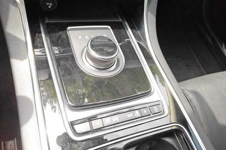 Used Jaguar XE 2018 2.0T 300 PS All-Wheel-Drive R-Sport Sport Edition Gear Lever