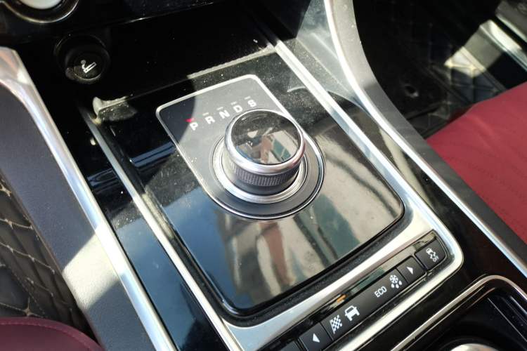 Used Jaguar XE 2018 2.0T 200 PS Two-Wheel-Drive R-Sport Sport Edition Gear Lever