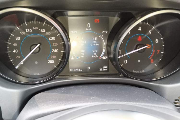 Used Jaguar XE 2018 2.0T 200 PS Two-Wheel-Drive R-Sport Sport Edition Instrument Cluster