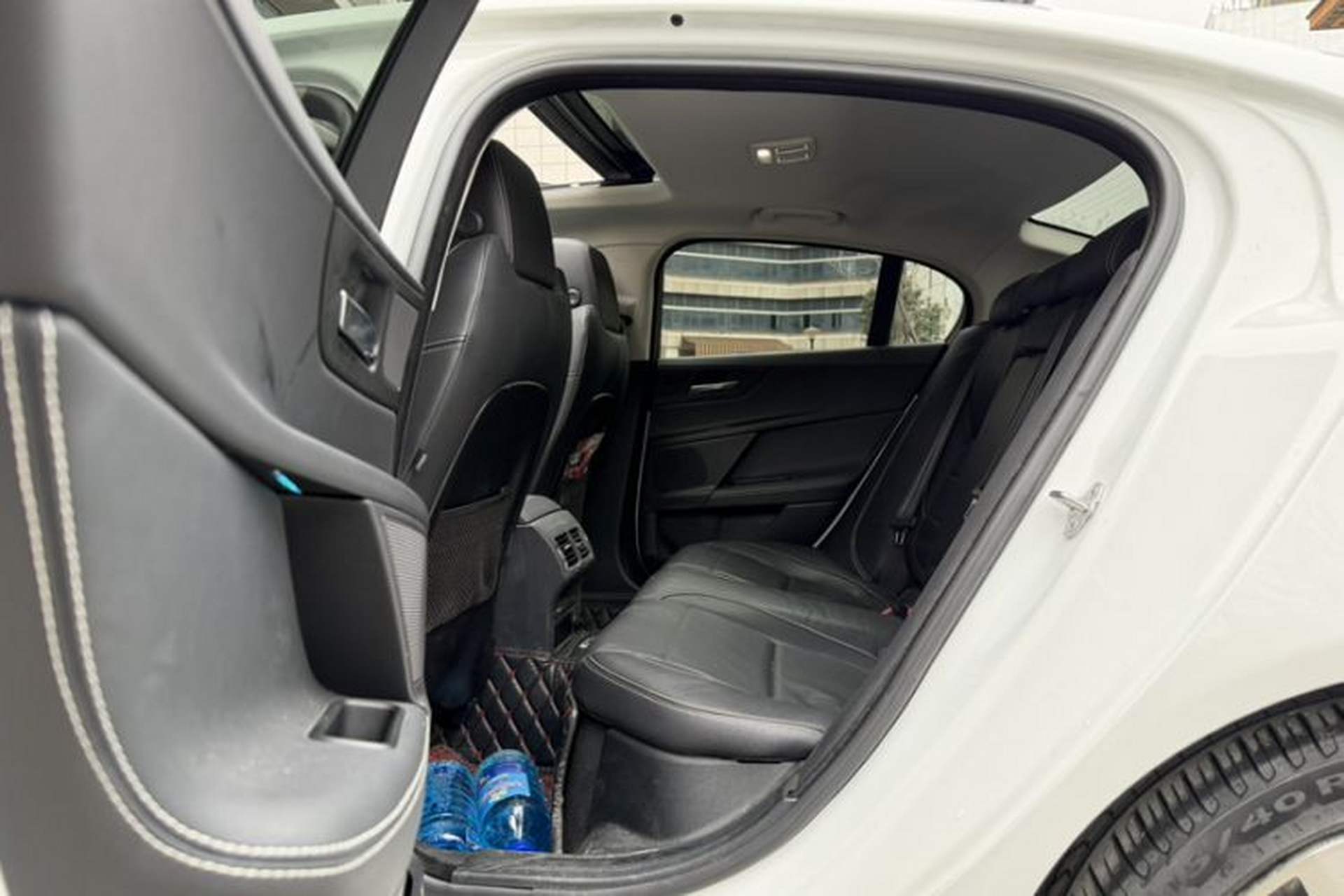 Used Jaguar XE 2018 2.0T 300 PS All-Wheel-Drive R-Sport Sport Edition Interior 1