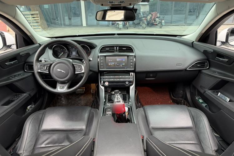 Used Jaguar XE 2018 2.0T 300 PS All-Wheel-Drive R-Sport Sport Edition Interior 6