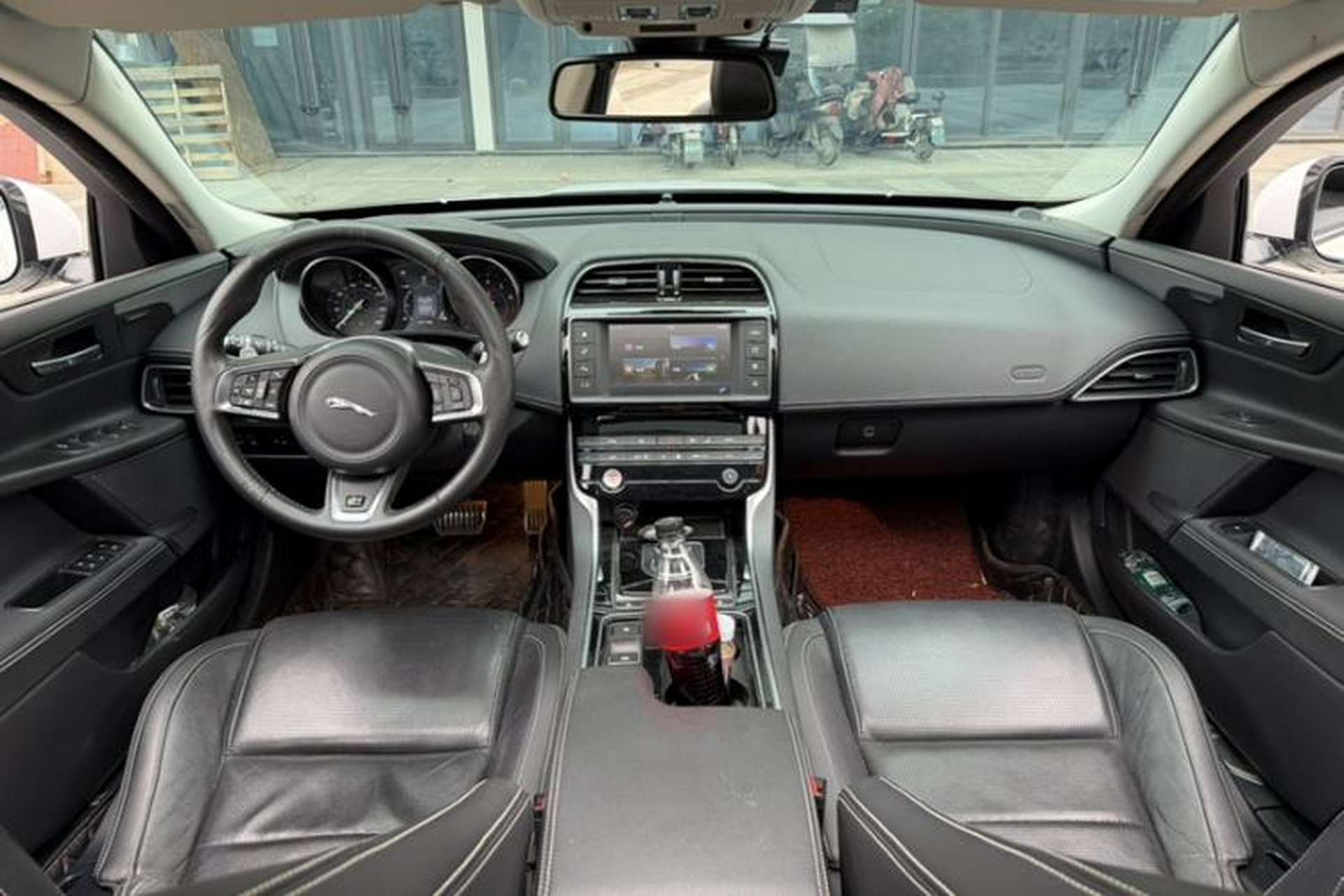 Used Jaguar XE 2018 2.0T 300 PS All-Wheel-Drive R-Sport Sport Edition Interior 6
