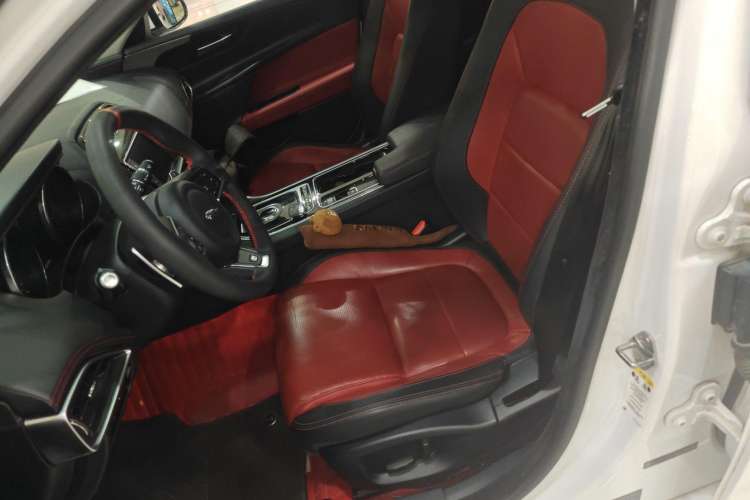 Used Jaguar XE 2018 2.0T 200 PS Two-Wheel-Drive R-Sport Sport Edition Left Front Seat