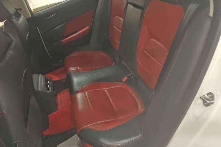 Used Jaguar XE 2018 2.0T 200 PS Two-Wheel-Drive R-Sport Sport Edition Left Rear Seat
