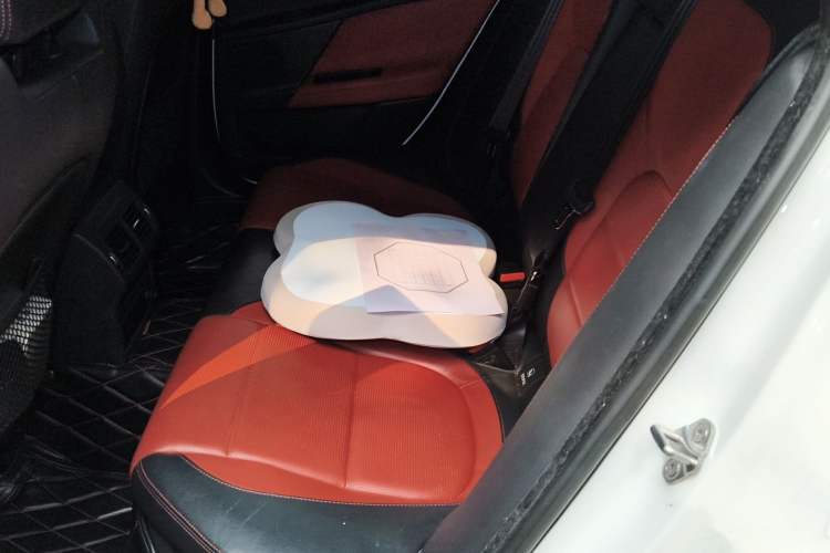 Used Jaguar XE 2018 2.0T 200 PS Two-Wheel-Drive R-Sport Sport Edition Left Rear Seat