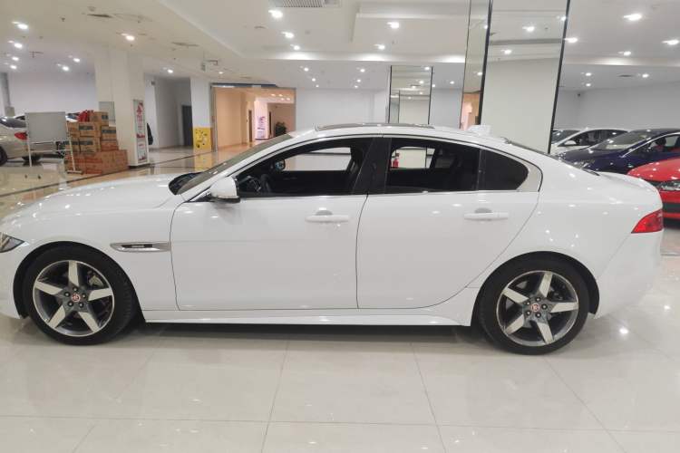 Used Jaguar XE 2018 2.0T 200 PS Two-Wheel-Drive R-Sport Sport Edition Left Side